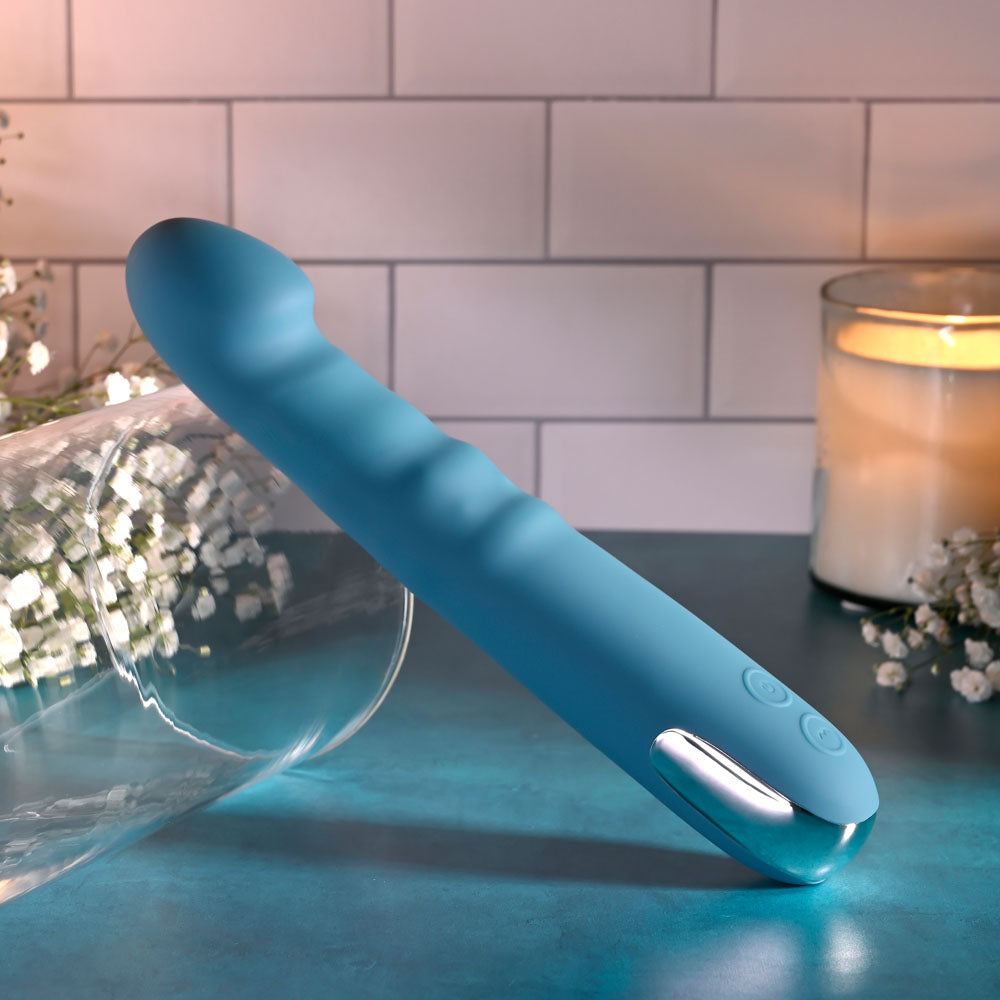 Evolved QUEEN OF ALL TRADES 22.6 cm Vibrator > Vibrators > Standard Vibrators
