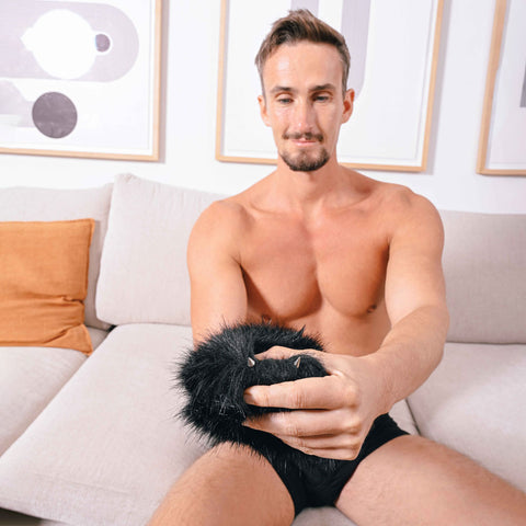 SPORTSHEETS Spiked Sensory Mitt One Size Fits All BONDAGE-TOYS