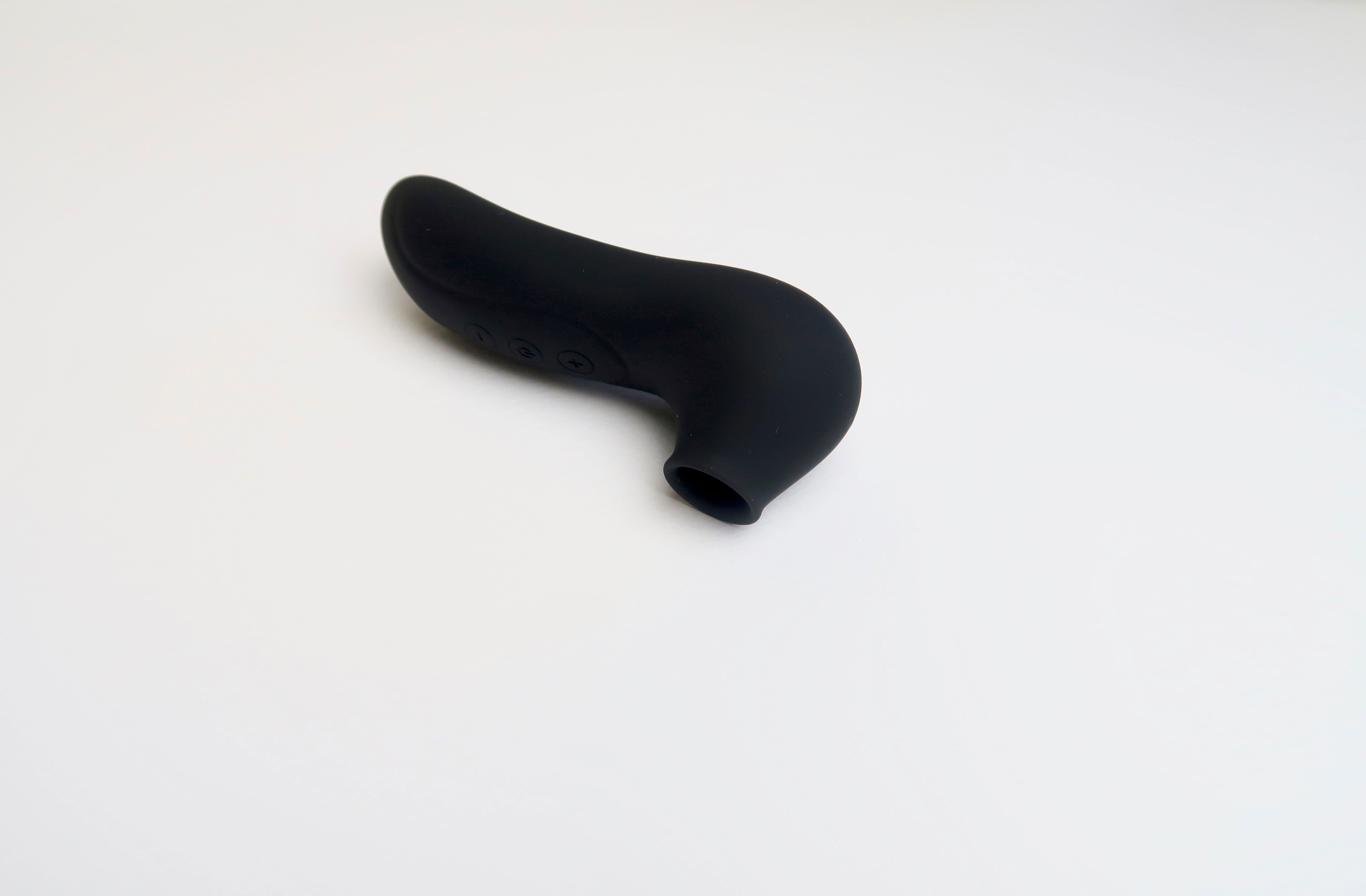Voodoo Beso Xoxo Black Clitoral Vibrator With Touchless Suction Suction Stimulator