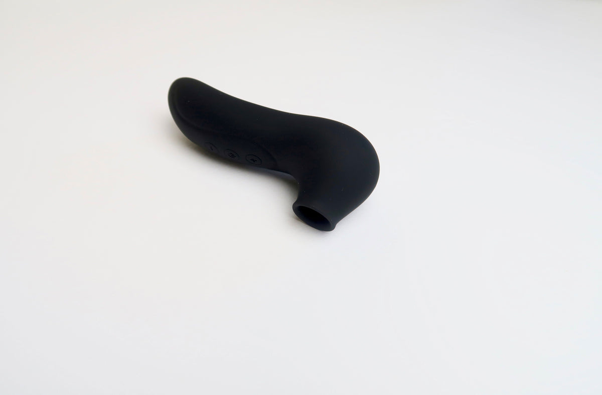 Voodoo Beso Xoxo Black Clitoral Vibrator With Touchless Suction Black Suction Stimulator