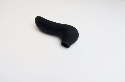 Voodoo Beso Xoxo Black Clitoral Vibrator With Touchless Suction Black Suction Stimulator