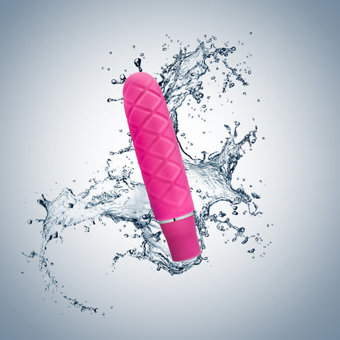 Luxe Cozi Mini Fuchia - Compact Vibrating Silicone Toy > Vibrators > Standard Vibrators