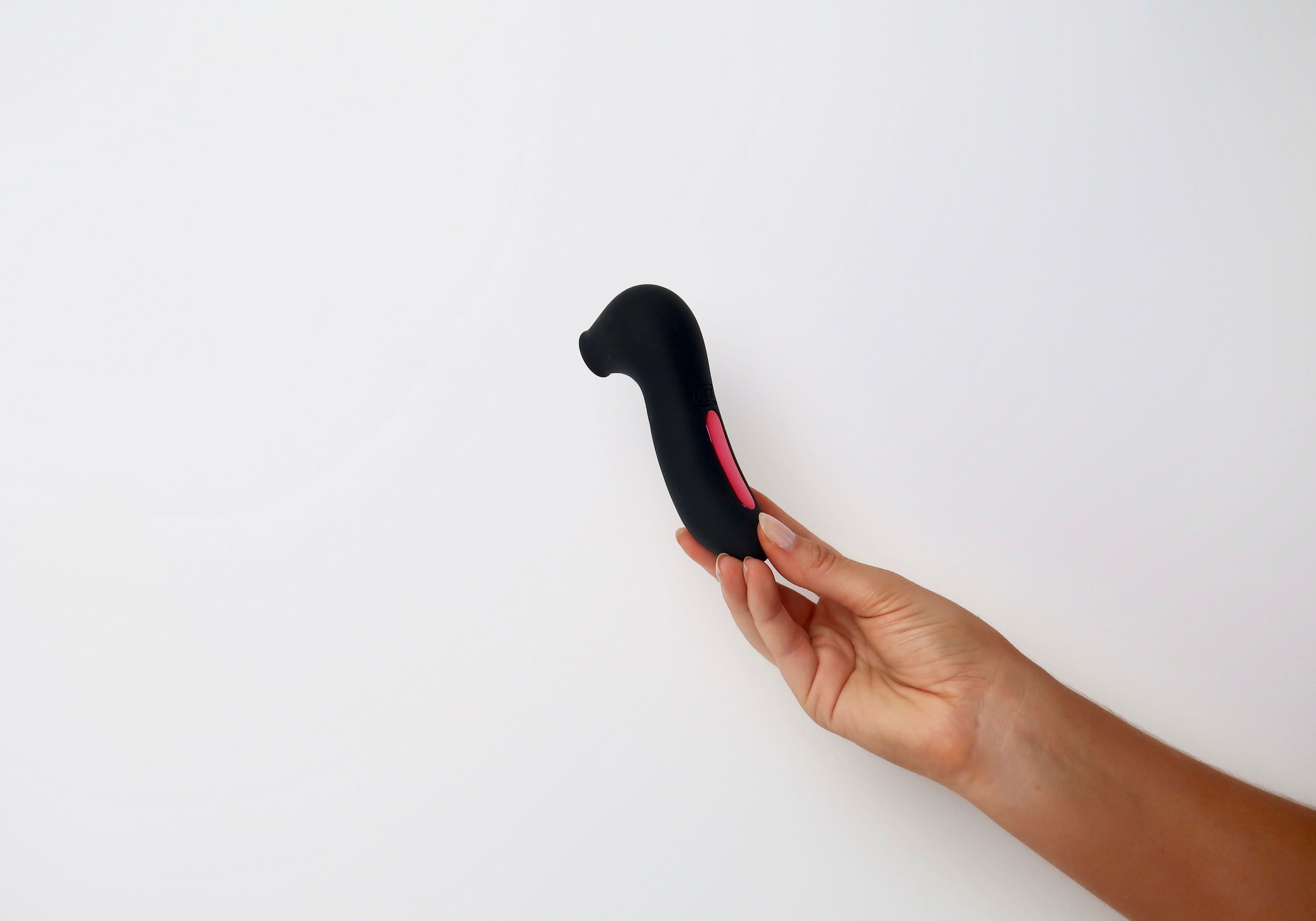 Voodoo Beso Xoxo Black Clitoral Vibrator With Touchless Suction Suction Stimulator